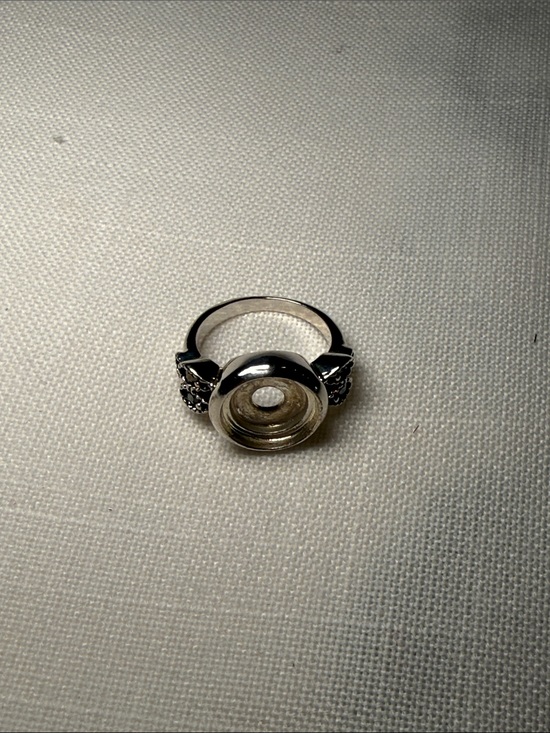 lottie dottie Jewelry - Lotti Dotties Black Rhinestone Flower Interchangeable Ring Base Size 7